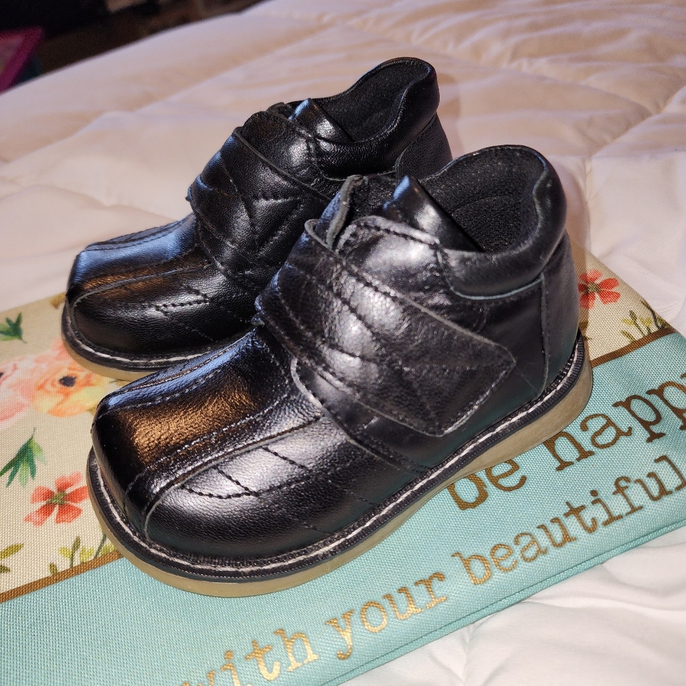 Size 28 / 11 Toddler Really Nice Shoes